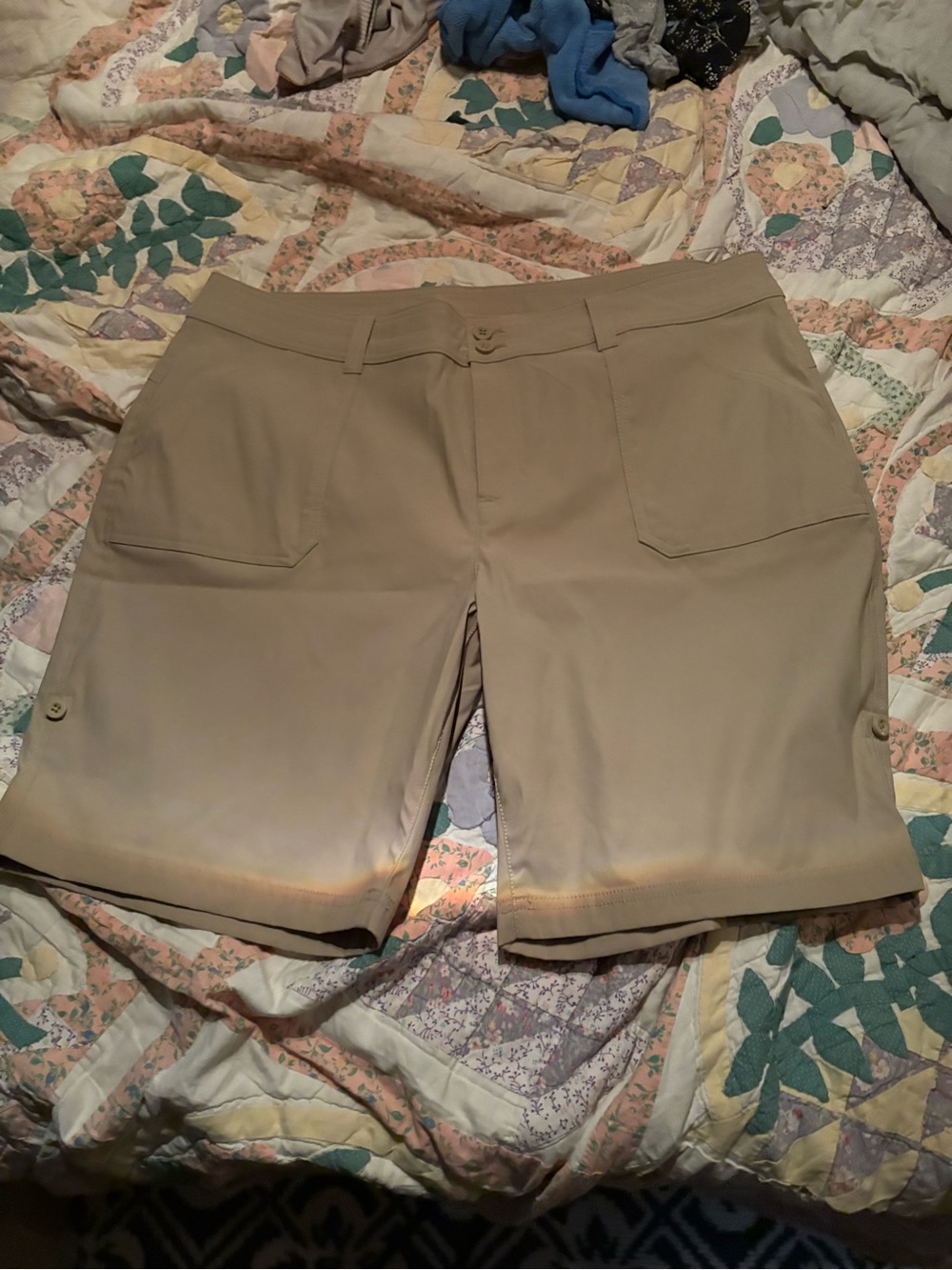 Eddie Bauer womens size 16Casual Utility Shorts - Tan